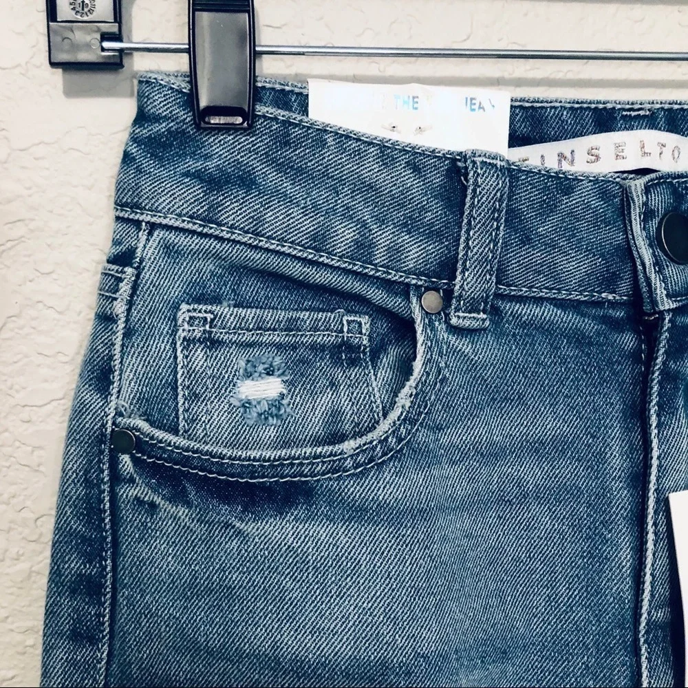 NWT Tinseltown Distressed High Rise The Mom Skinny Jeans Size 25